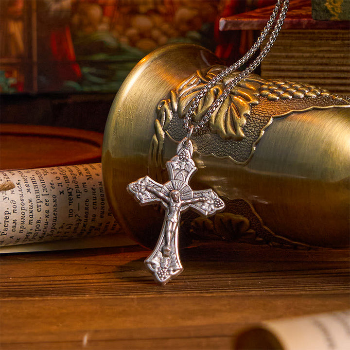 Retro Pattern Exclusive Craft Grape Leaves Jesus Crucifix Pendant Necklace