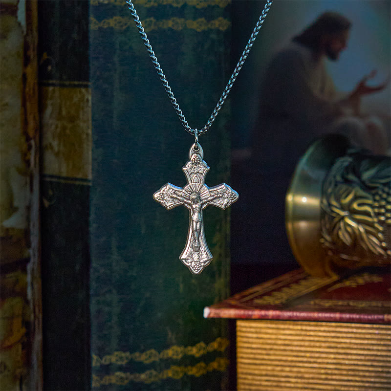 Retro Pattern Exclusive Craft Grape Leaves Jesus Crucifix Pendant Necklace