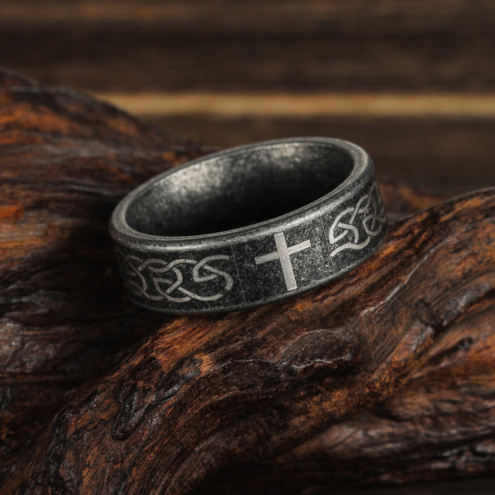 Artisanal Aged 925 Silver Ring with Celtic Knot & Cross: Expression of Faithful Identity