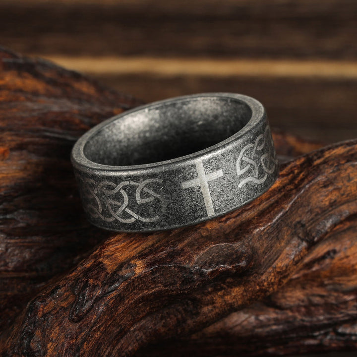 Artisanal Aged 925 Silver Ring with Celtic Knot & Cross: Expression of Faithful Identity