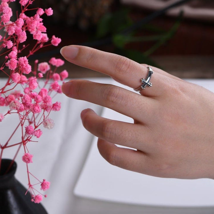 Minimalist 925 Silver Cross Ring with Ornate Rope Patterns: Enduring Symbol of Spiritual Bond