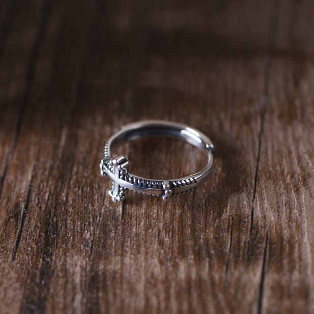 Minimalist 925 Silver Cross Ring with Ornate Rope Patterns: Enduring Symbol of Spiritual Bond