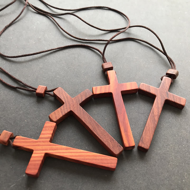 Red & Green Sandalwood Cross Necklace — Natural-Grain Symbol of Blessing