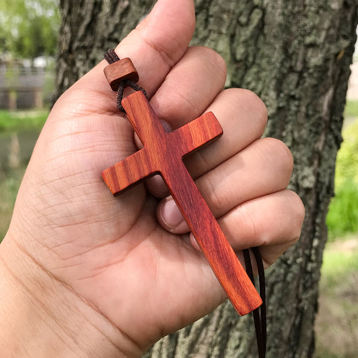 Red & Green Sandalwood Cross Necklace — Natural-Grain Symbol of Blessing