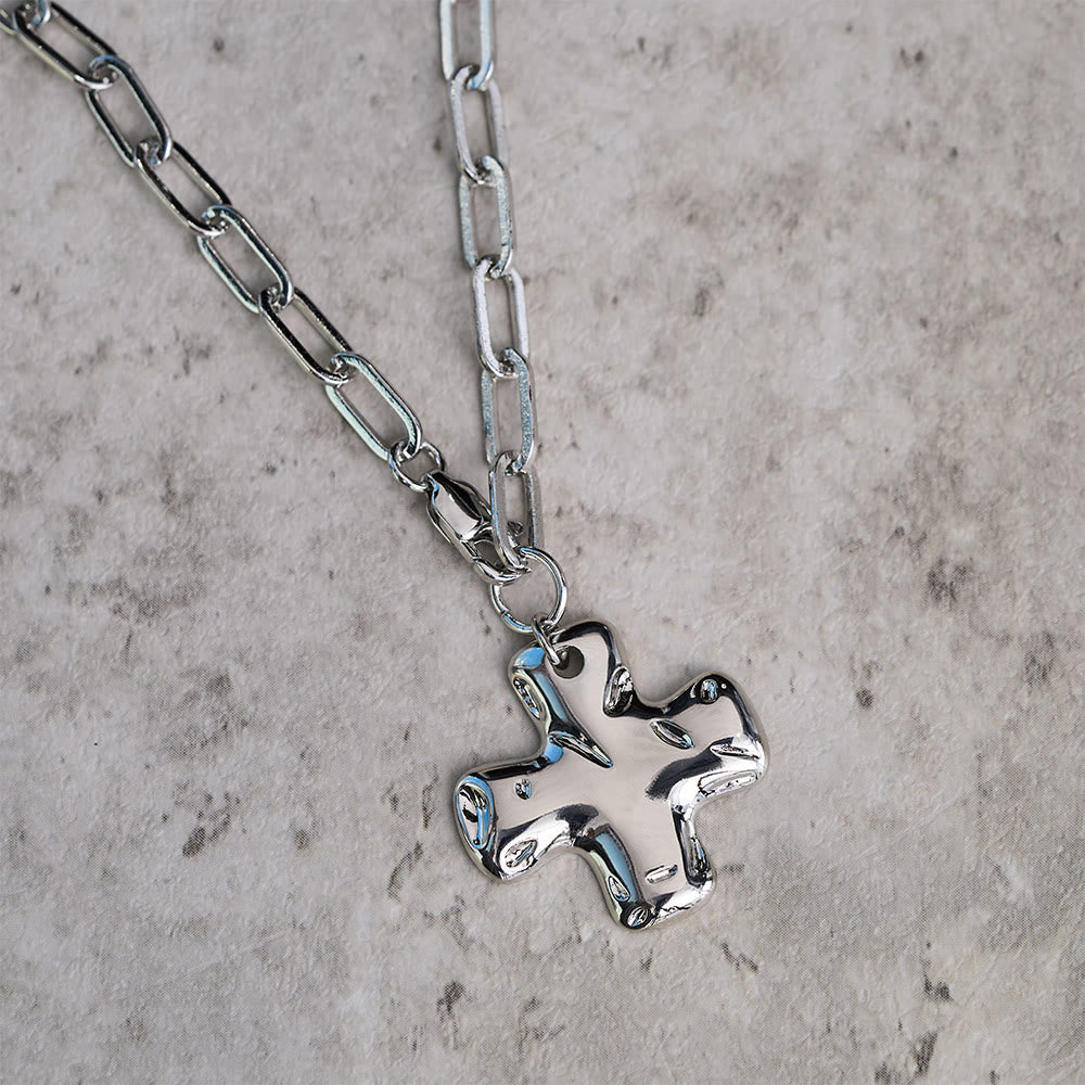 Minimalist Cross Paperclip Link Chain Necklace: A Symbol of Modern Faith & Style