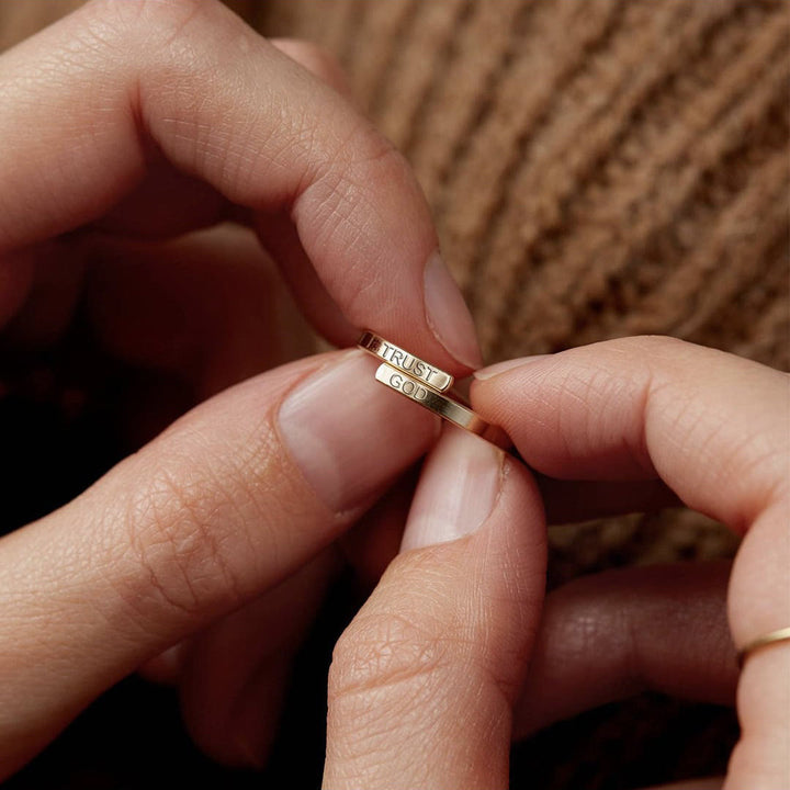 TRUST GOD Split-Band Ring: Steady Companion of Divine Trust