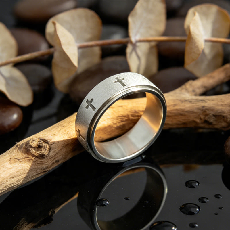 Rotating Cross Spinner Stress-relieving Ring: Emblem of Unshakable Faith