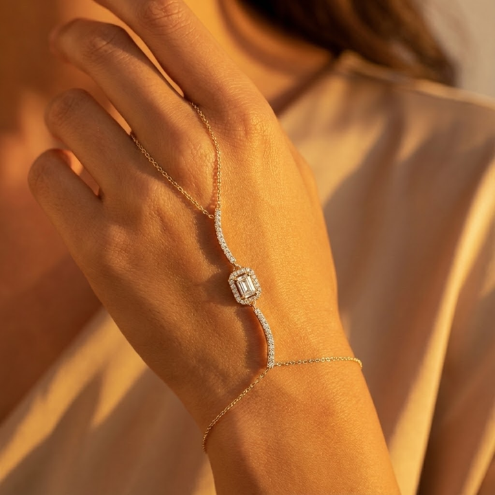 Emera Line Hand Chain