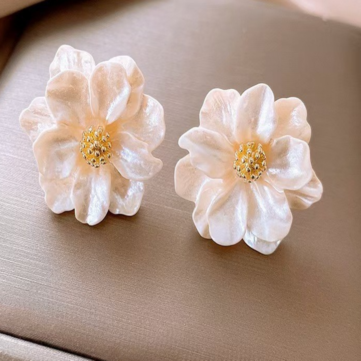 Chic White Acrylic Flower Stud Earrings