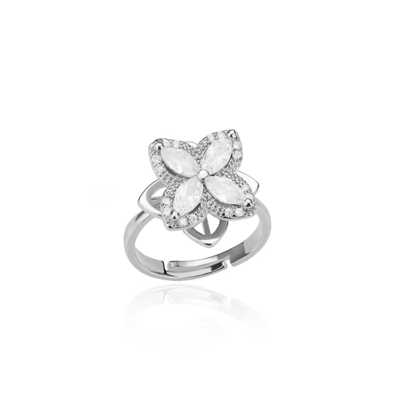 Clover Ring